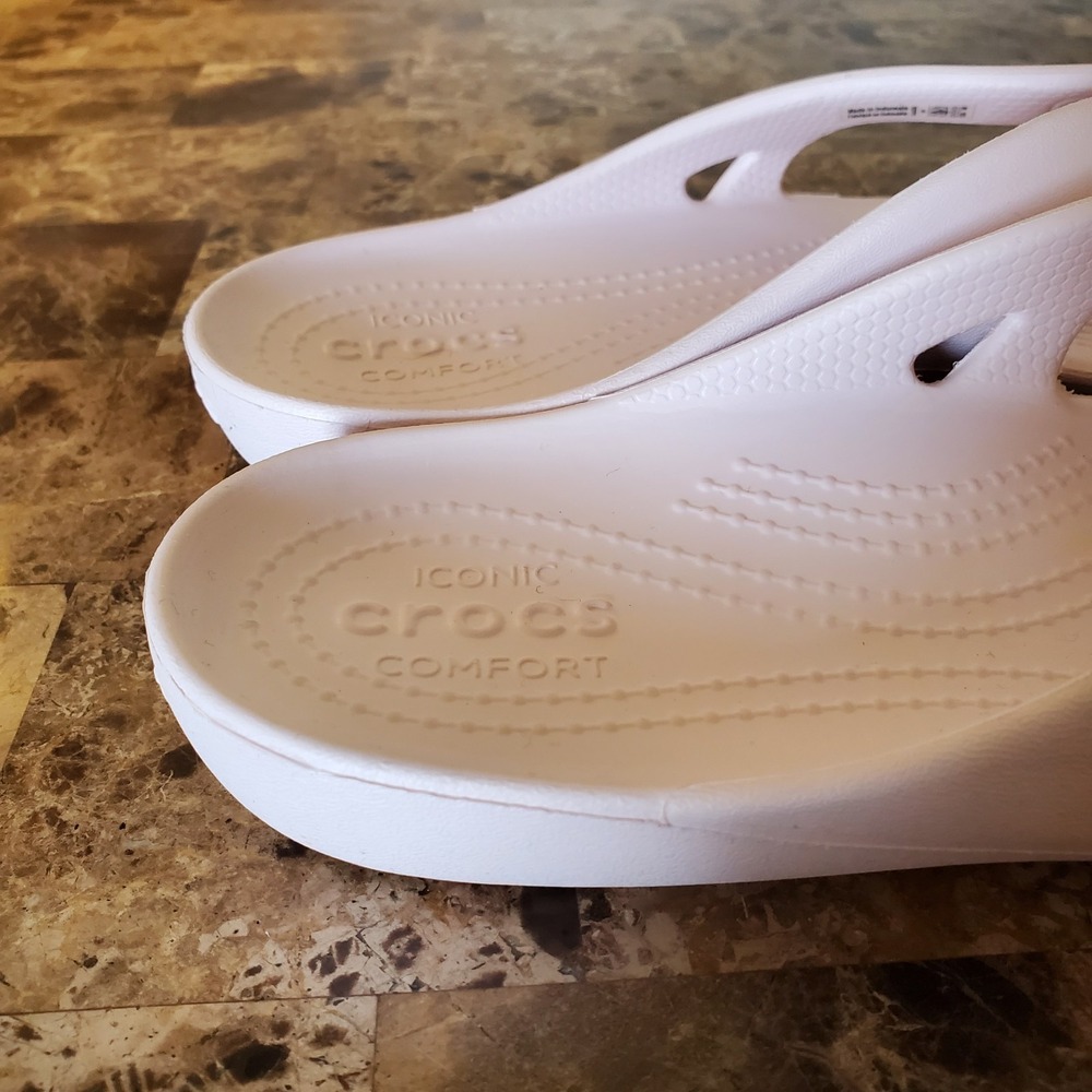 Crocs sz 9 womens pale pink flip flops thong sandals summer beach casual comfort - Picture 2 of 13